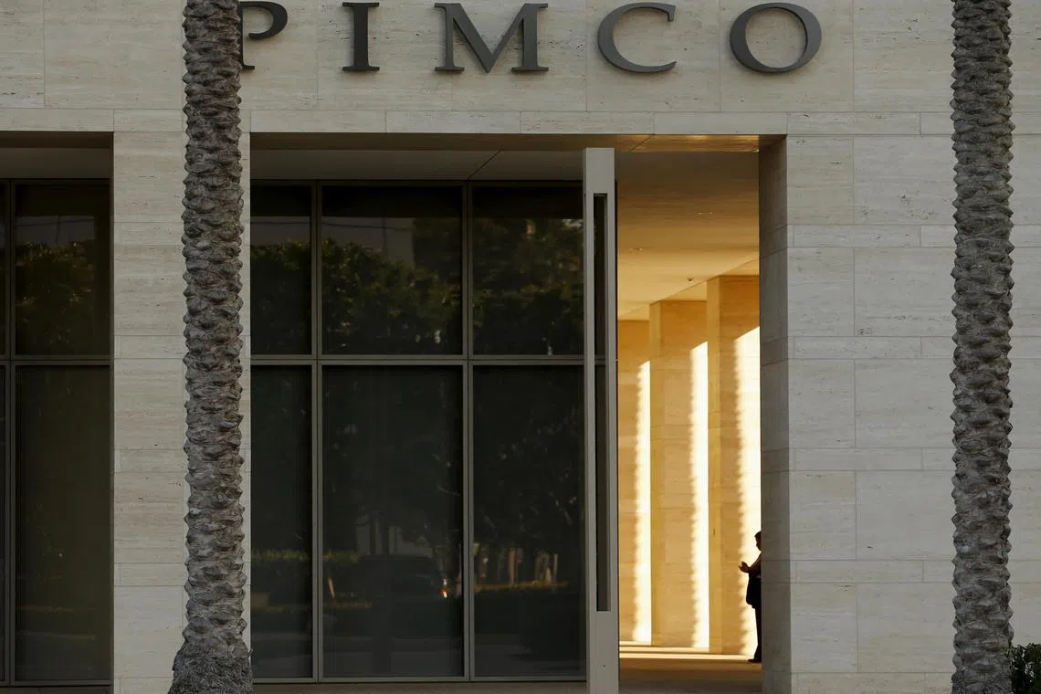 Global funds have continued to scoop up Japanese assets after buying a record 9.2 trillion yen of stocks and bonds in April, according to government data. 