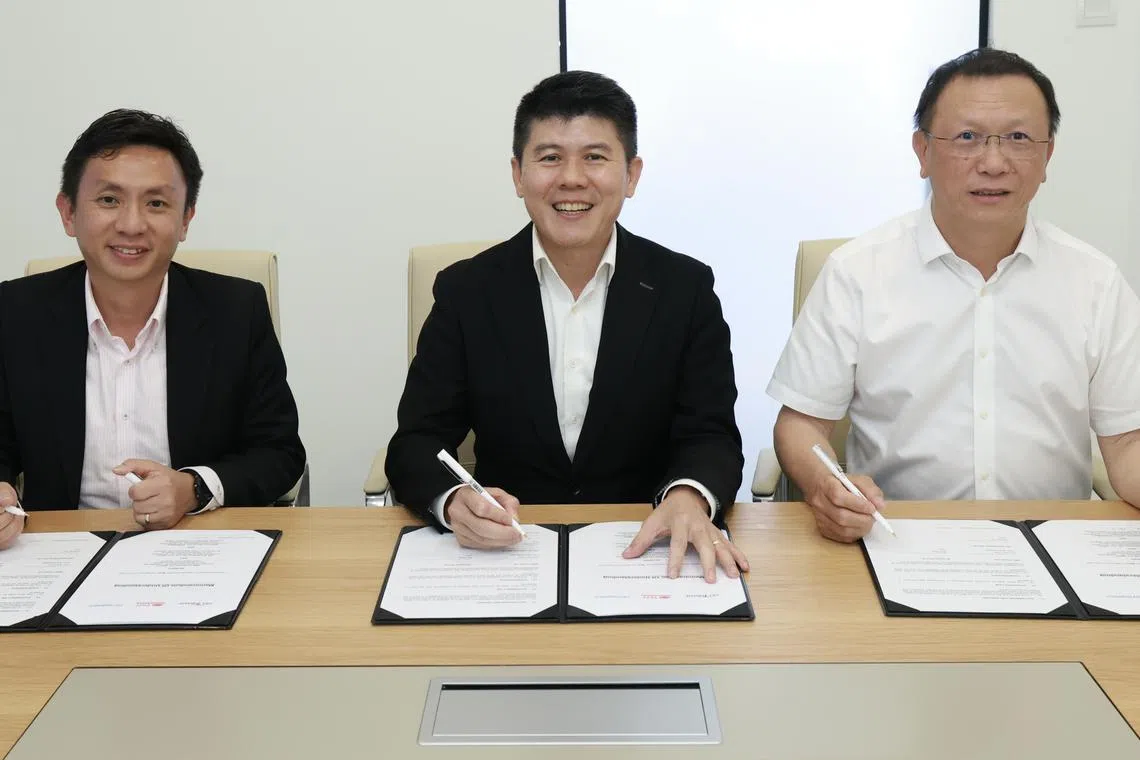 (From left) Joshua Tan, CEO of TNT Surveillance; Lim Tien Hock, CEO of SBS Transit Bus Business; Bill Wang, CEO of Streamax ink an MOU to develop the braking system.
