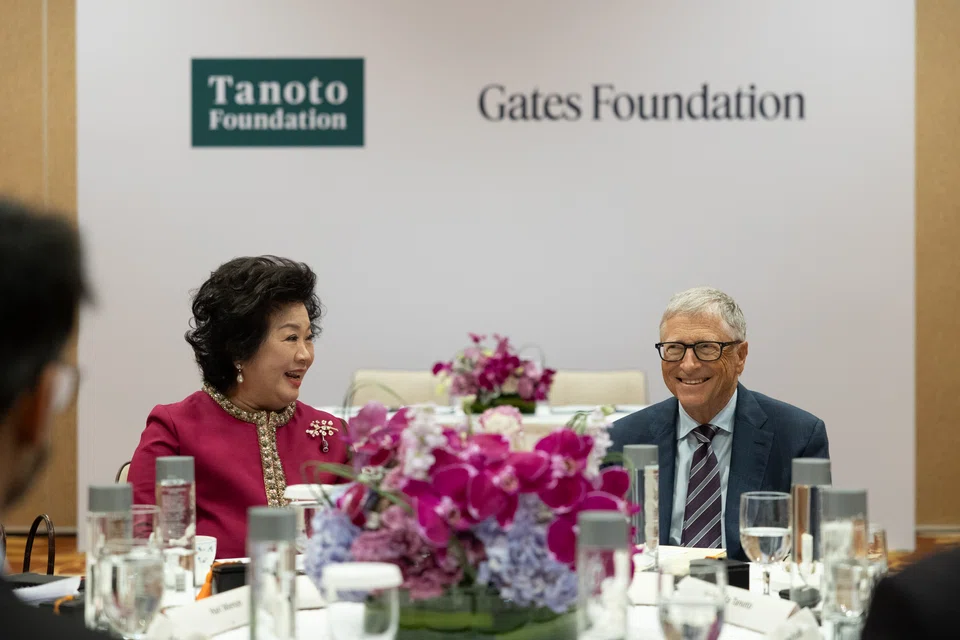 Tinah Bingei Tanoto (left), co-founder of Tanoto Foundation, and Bill Gates, co-founder of Gates Foundation, at the MOU signing. Their respective foundations are set to work on a nutrition partnership in Indonesia.