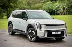 The EV9 is unashamedly boxy, with flat, vertical surfaces that exaggerate its size instead of playing it down.