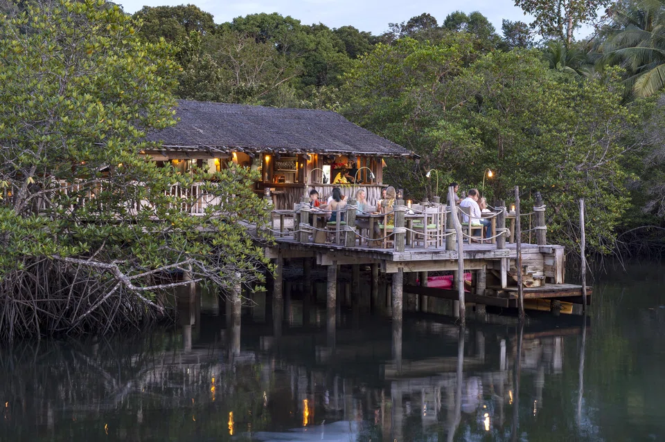  Kruua Mae Tuk (Tuk’s Kitchen) is a quintessential floating restaurant serving home-style Thai cooking.