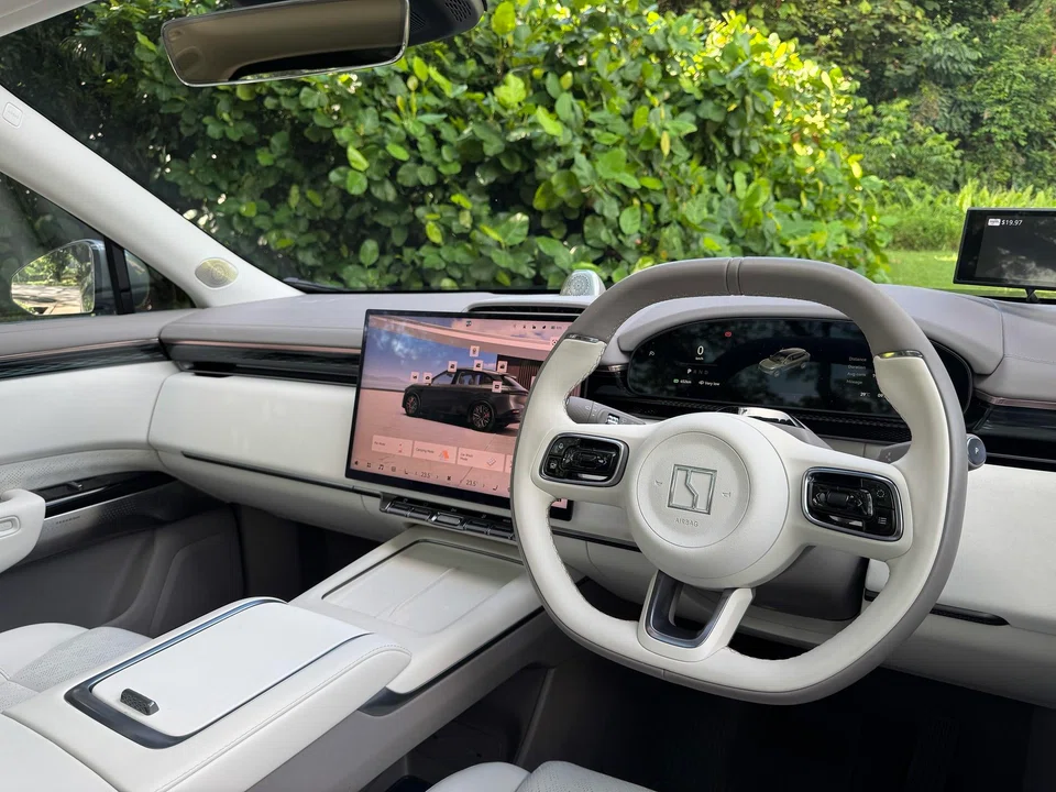 极氪7X高性能全驱版搭载双电机，总功率高达646马力。