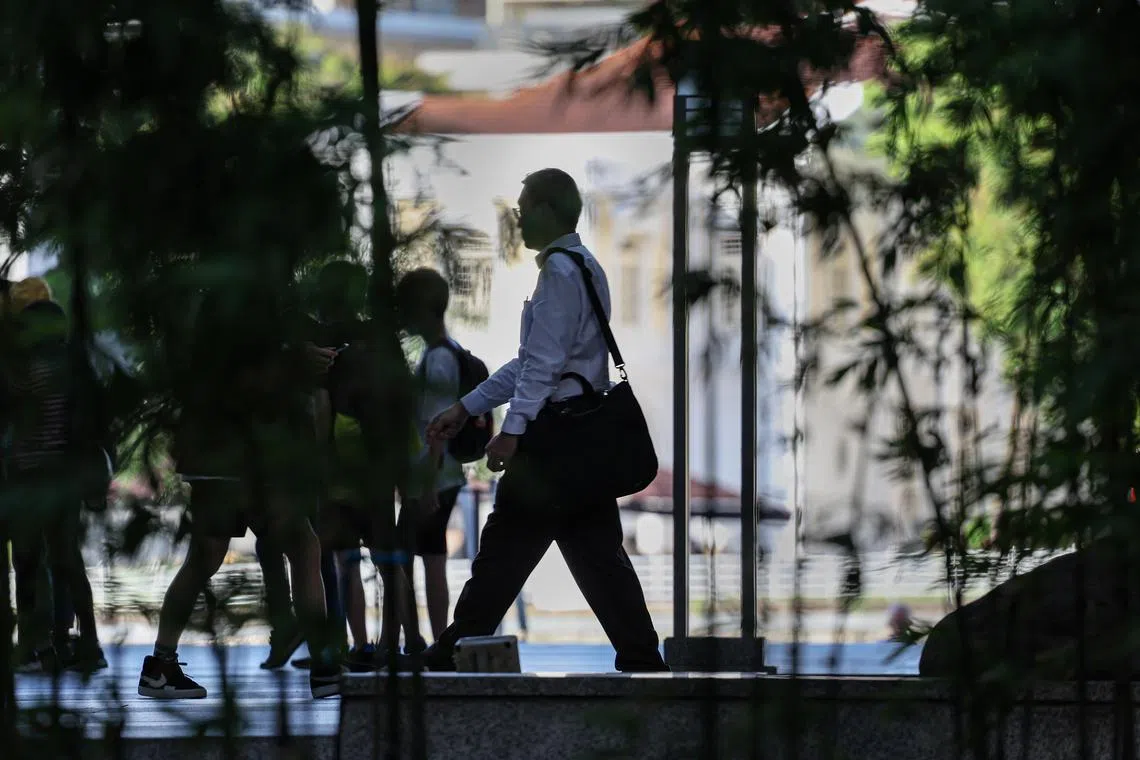 The growing pessimism due to ongoing economic uncertainties is translating into more cautious wage policies, with the share of businesses planning to freeze wages rising to 41% from 35%.