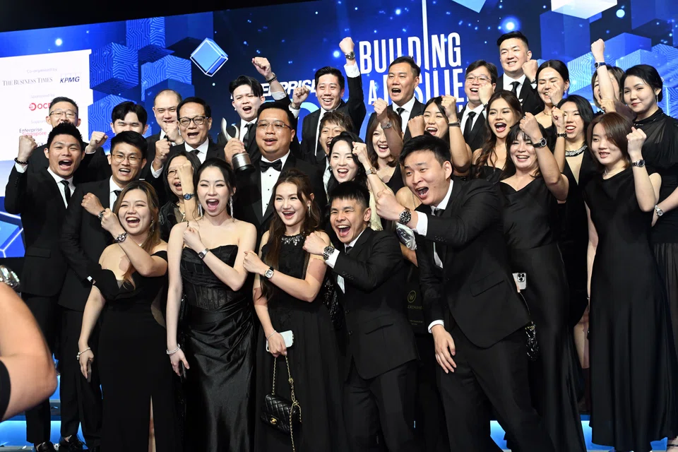 Wilfred Lok (holding the trophy) and his team from Watch Exchange, proudly showing off their timepieces.