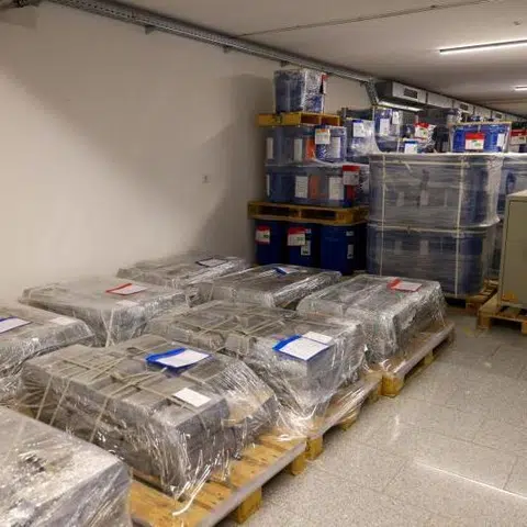 China suspends ban on exports of some materials to US