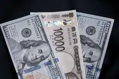The US currency marked a 17-day low versus the yen after Fed chair Jerome Powell greenlights September rate cuts. 
