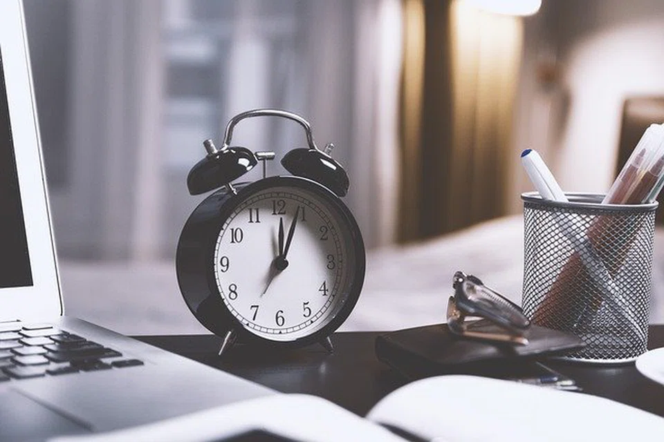 Work expands to fill the time allocated to it, says Parkinson’s Law. A self-imposed strategy of putting self-timed constraints on everything you do, even if there is no real need to do so, can be a “push” factor to focus on your work instead of procrastinating.  