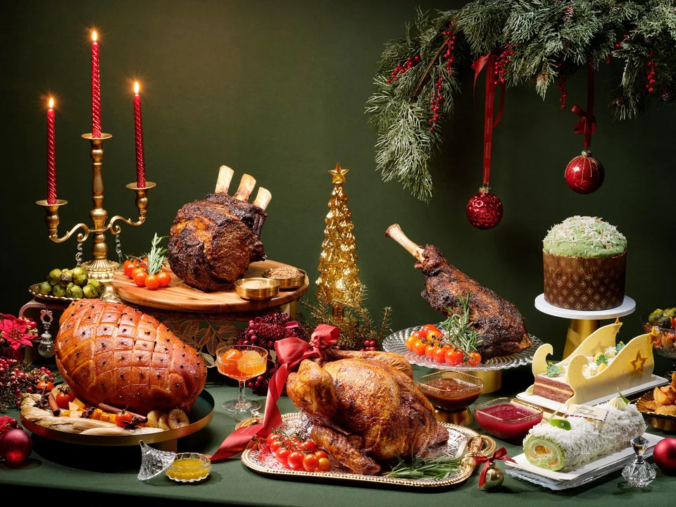 With the Fullerton hotels, your tables will be set for an unforgettable Christmas.