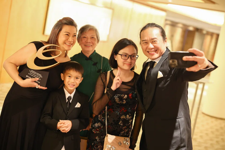 The Powder Shampoo family: Jlynn Chen (left), founder & CEO with  Julian (son), Rebecca Gan (mother), Reynna (daughter), and Jody Dharmawan (husband).