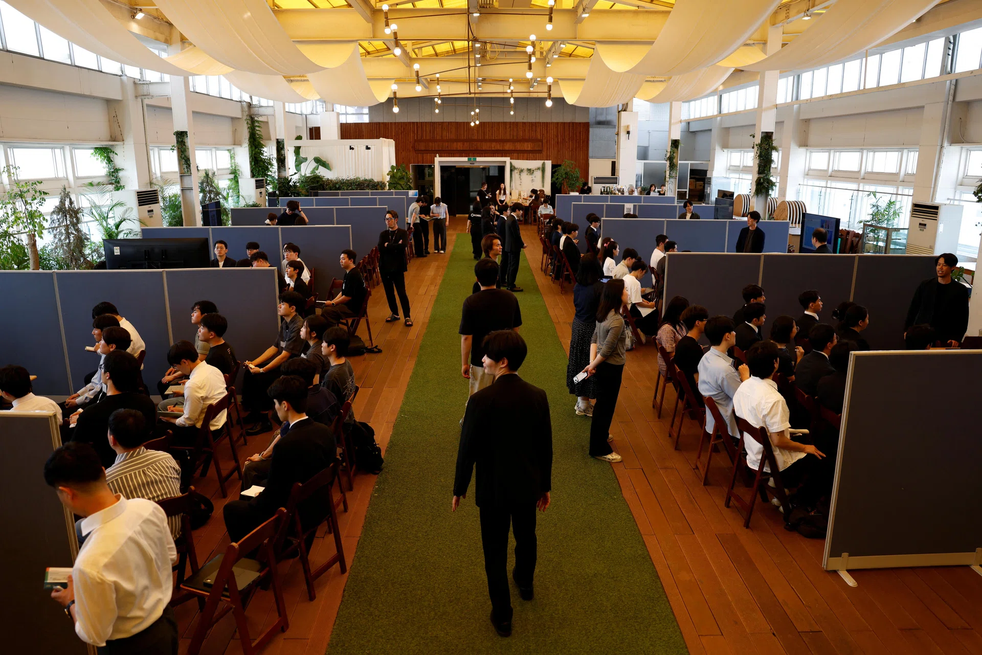 Young South Koreans look for jobs in Japan as they struggle to find work at home​