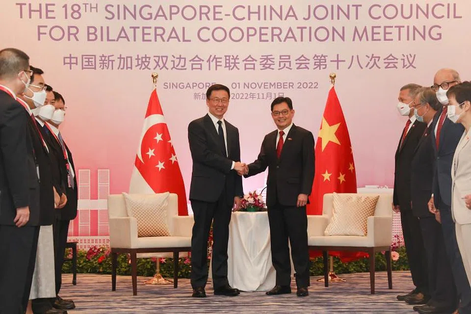 Chinese Vice-Premier Han Zheng (left) and Deputy Prime Minister Heng Swee Keat meet at the Four Seasons Hotel on Tuesday. 