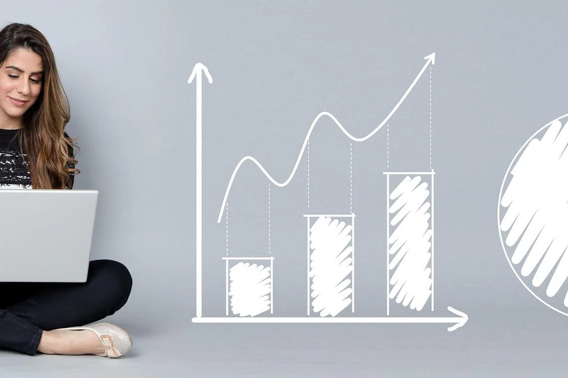  A stunning 77 per cent of teens and 20-somethings use online platforms and social media to answer their money questions, according to a 2025 Credit Karma survey.