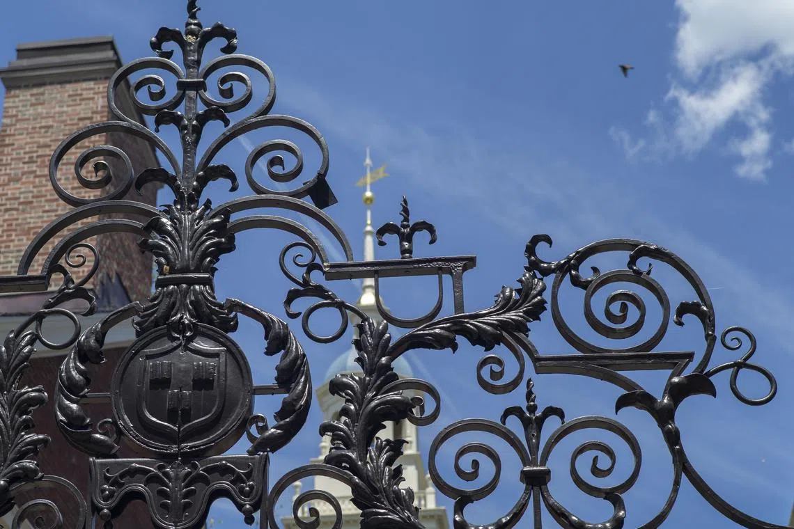 Harvard has produced eight presidents and countless members of Congress, governors, Supreme Court justices,
CEOs and entrepreneurs, along with Medal of Honour
recipients.