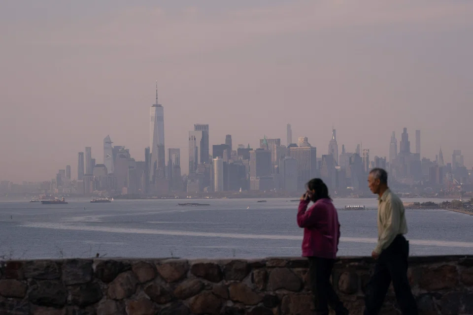 Mortgage buyers, who tend to be less well-off than those paying cash, also treaded more cautiously than usual. 