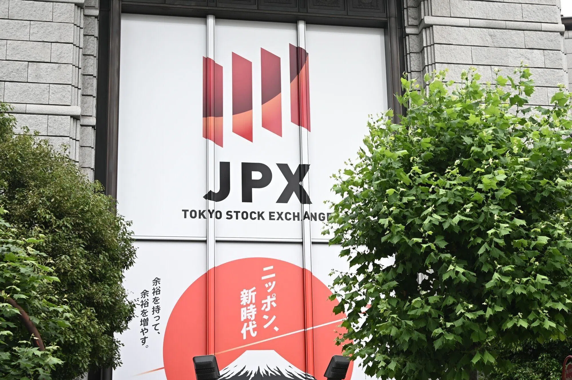Asia stocks rebound on chip recovery as Samsung Electronics, TSMC lead gains