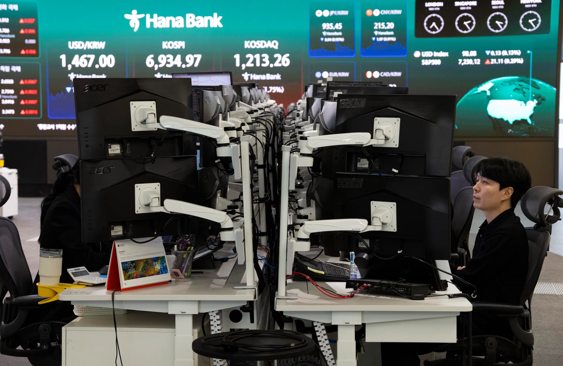 South Korea’s Kospi breaks 7,000 as AI chip rally lifts Samsung into US$1 trillion club