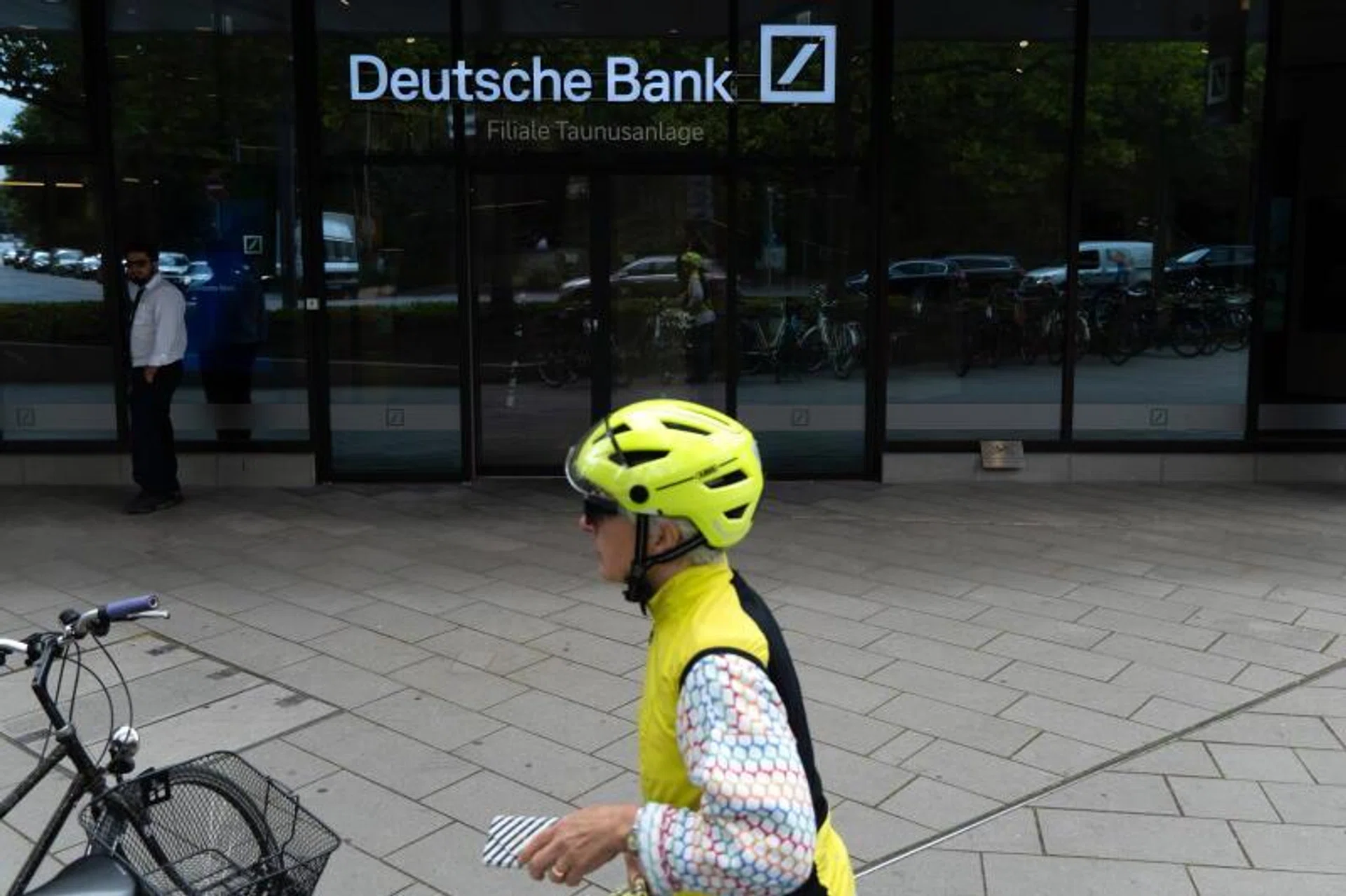 Investigators search Deutsche Bank headquarters over legacy tax trades