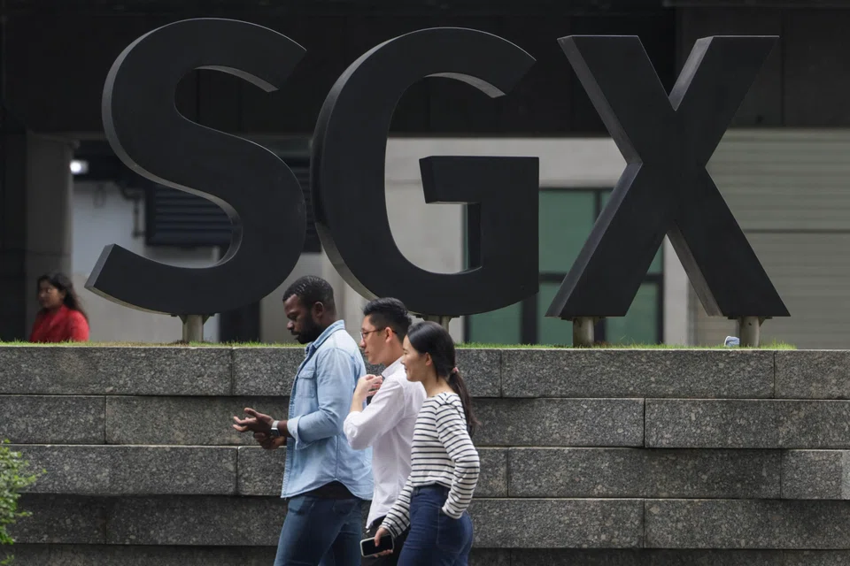 On the Singapore Exchange at the trading open on Friday morning, gainers outnumbered losers 70 to 41. 