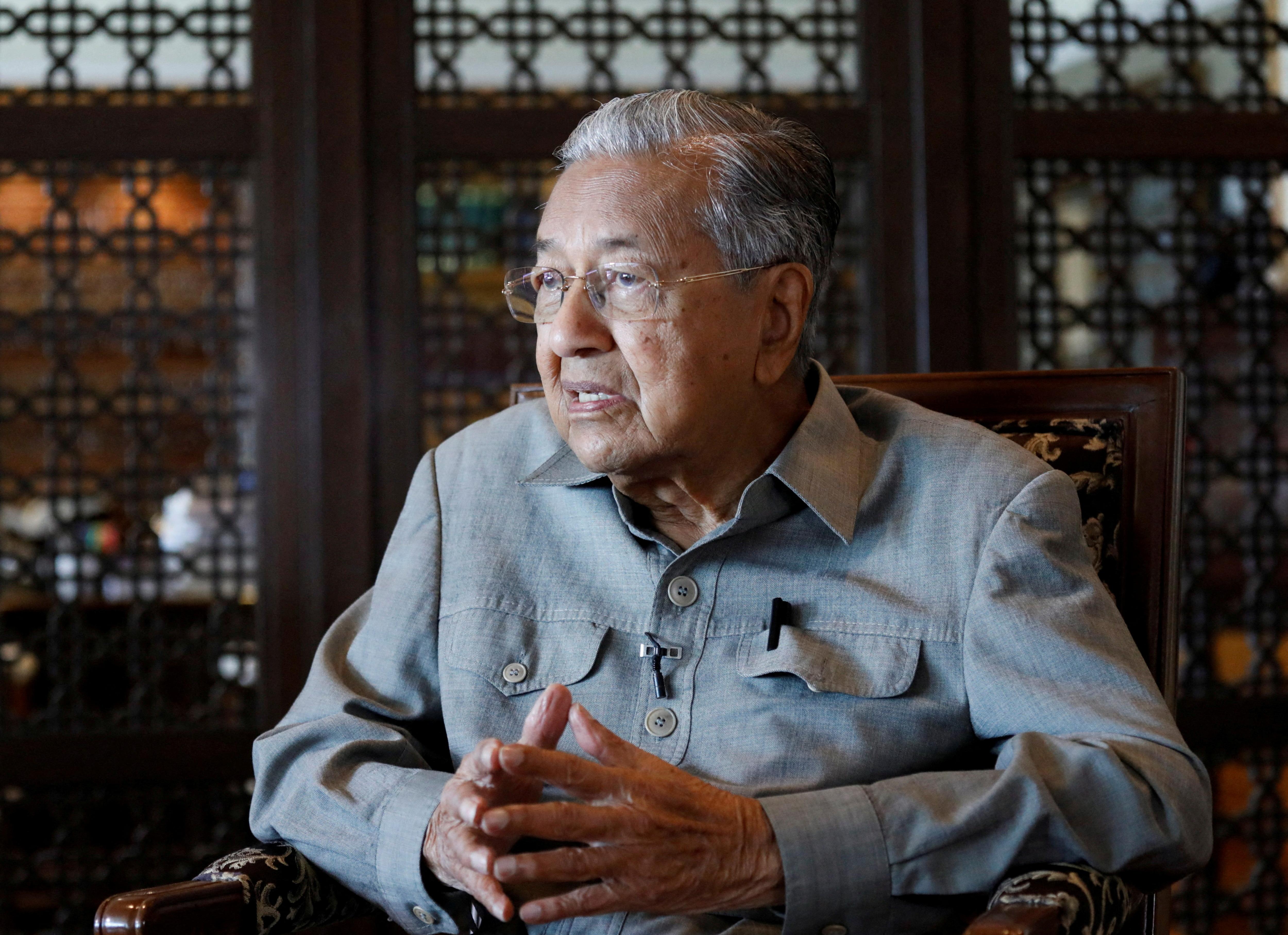 马来西亚前总理马哈蒂尔因涉及其儿子的案件面临反腐败调查