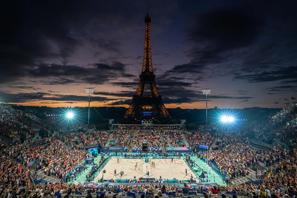 The extra-fine sand used for the beach volleyball court in front of the Eiffel Tower has been promised to a club in the Paris region.