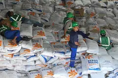 Indonesia's GDP grew 4.94 per cent annually in the July-September quarter, compared with 5.05 per cent predicted by economists surveyed by Reuters. 