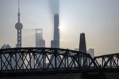 A meltdown in Chinese shares is wreaking havoc on the nation’s asset management industry, pushing mutual fund closures to a five-year high.