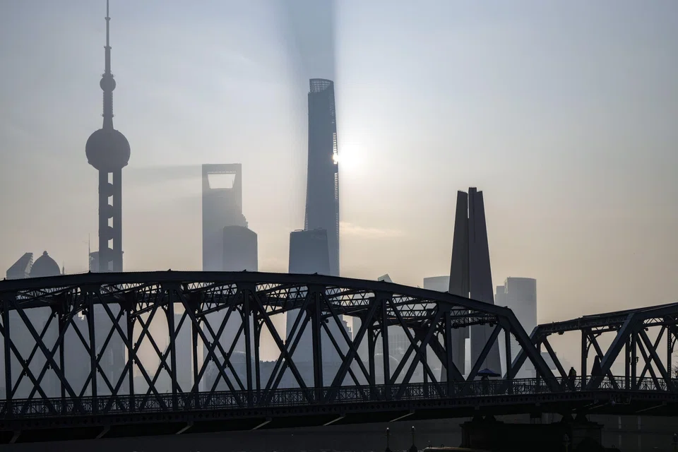 A meltdown in Chinese shares is wreaking havoc on the nation’s asset management industry, pushing mutual fund closures to a five-year high.