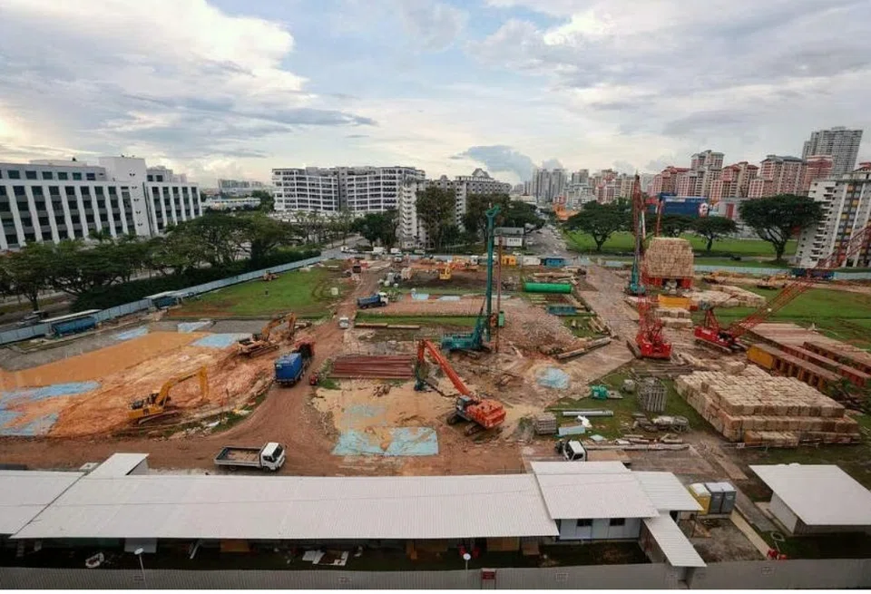 The project will offer a total of 984 units across five residential blocks ranging from 22 to 28 storeys. 