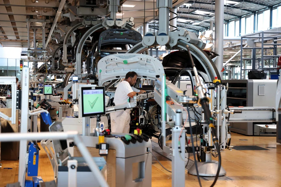 The talks cover as many as 2.5 million employees and civil servants from the country’s provinces.