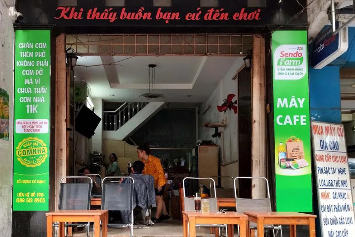 Sendo recruits households to become its pickup stations, where customers collect their groceries after placing an order online on Sendo Farm. 