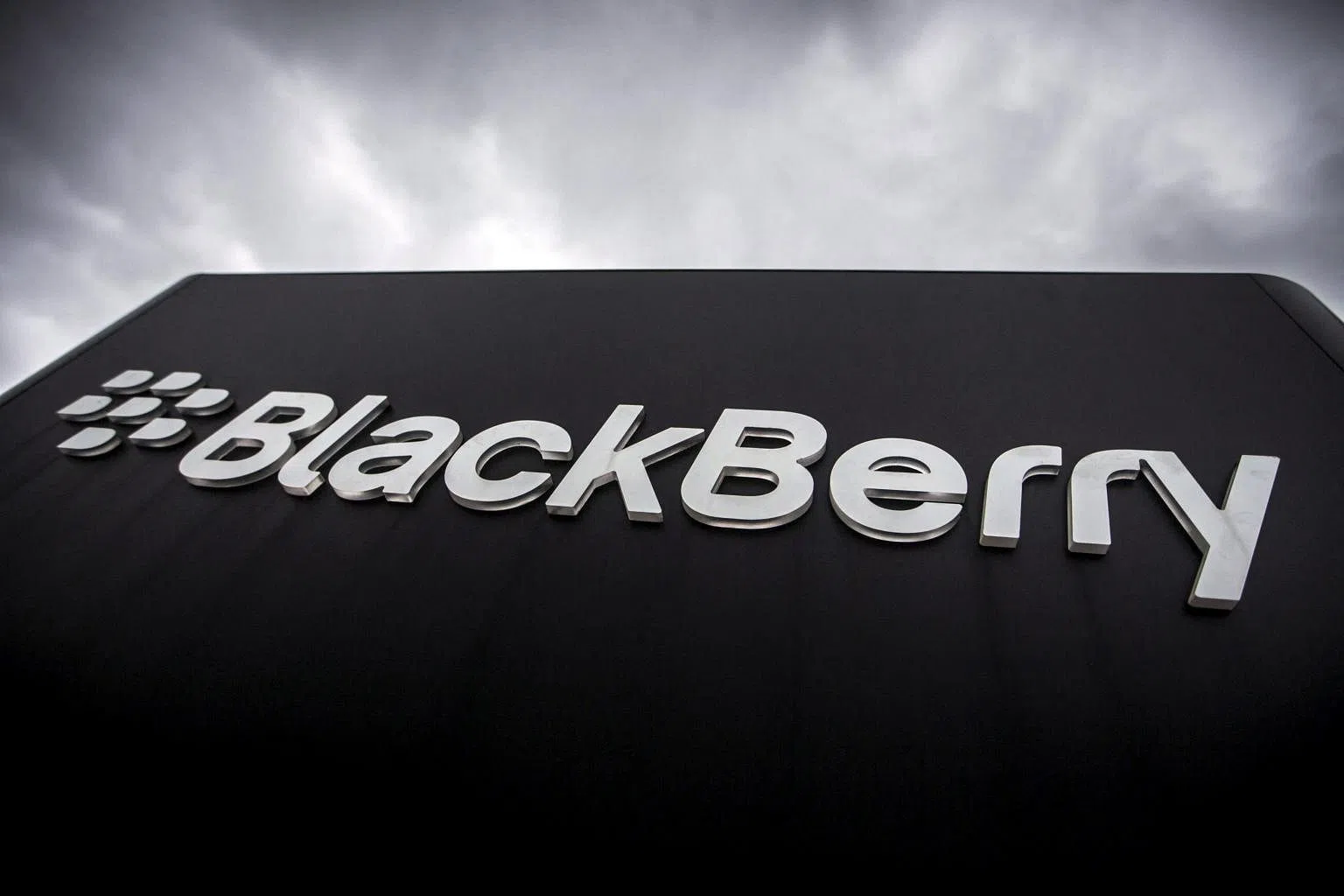 BlackBerry loses bid to dismiss BlackBerry 10 lawsuit in New York, fall