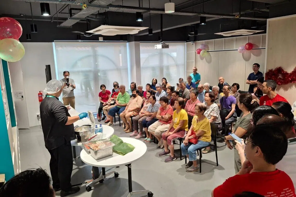 Sodexo chef Iskandar Zulkarnain conducts a live cooking demonstration at Goodlife Studio (Bukit Purmei), where he taught seniors to make soy chicken rice.