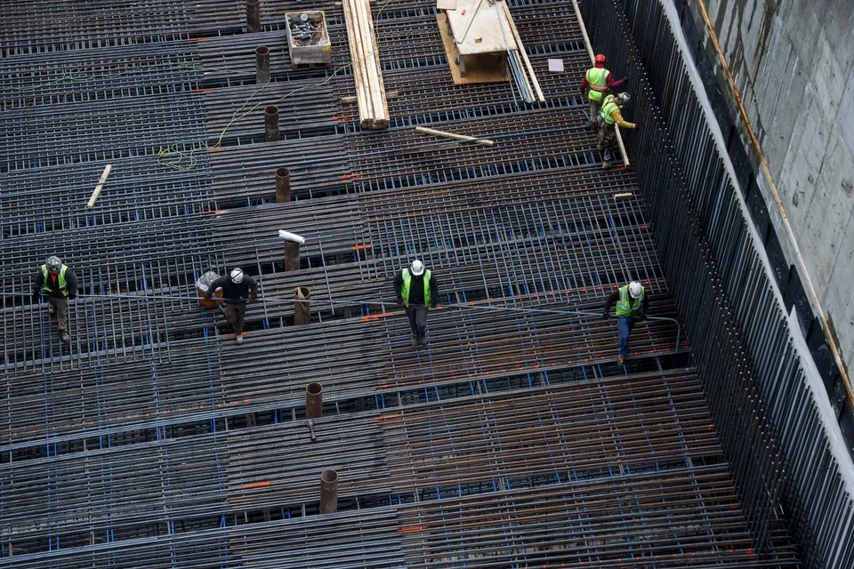 The stronger construction numbers suggest that builders were growing more confident at year’s end even as they continued to sell off a bloated inventory of new houses.