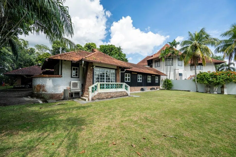 The freehold plot in Dalvey Estate belonging to former president Ong Teng Cheong’s family is understood to be changing hands at slightly more than the S$60 million indicative price.