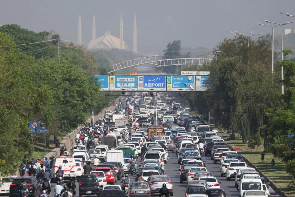 Traffic congestion in Islamabad, Pakistan, due to road closures on Apr 24 as Pakistan prepares to host US and Iran for the second phase of peace talks. 