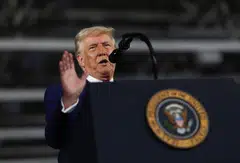 The share of respondents who approve of Trump’s economic stewardship declined a percentage point to 36 per cent from the prior week.