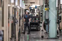 Japan's headline big manufacturers’ confidence index rose to 9 in September from 5 in June, the Bank of Japan’s closely-watched “tankan” survey showed, compared with a median market forecast for a reading of 6.