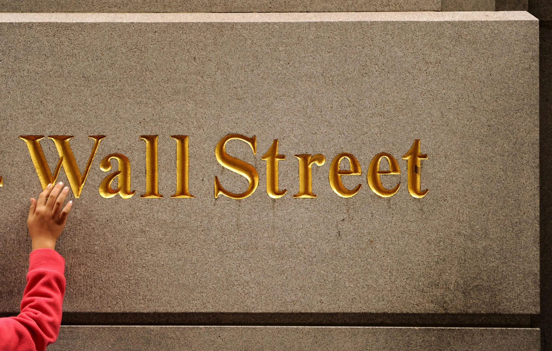 US stocks: Tech selloff weighs down Wall Street as bond yields climb