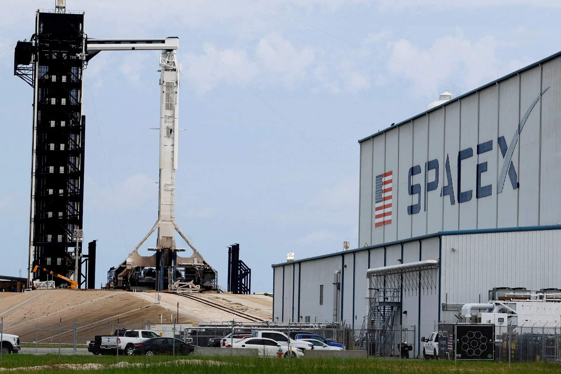 SpaceX weighs June 2026 IPO at US.5 trillion valuation: report