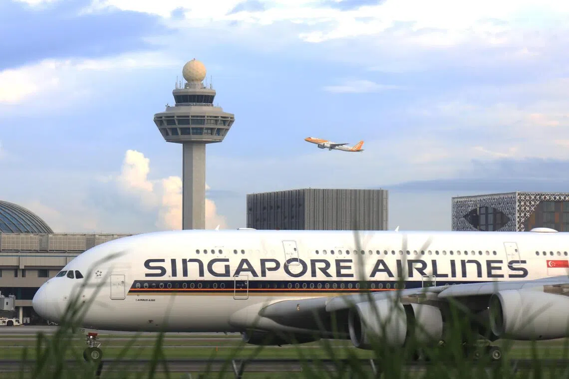Generic photo of Changi Airport control tower and Singapore Airline (SIA) passenger plane. taken on 14 Nov 2024.
Caption: 新航 ，酷航，旅客，机场，旅客量，入境旅客，旅游，樟宜机场，樟宜机场控制塔,A380, SQ, SIA, Scoot Airlines ICA, Tourist, Immigration, Changi Airport Control Tower