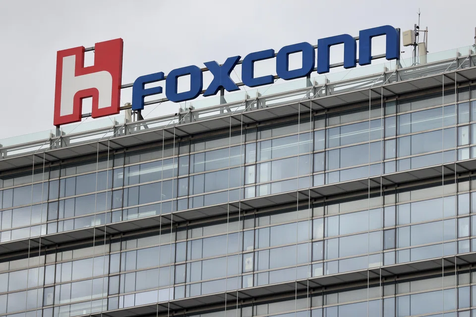 Foxconn, says its March sales were NT$447.5 billion (S$18.8 billion) bringing its first quarter revenue to NT$1.32 trillion, down 9.6 per cent.