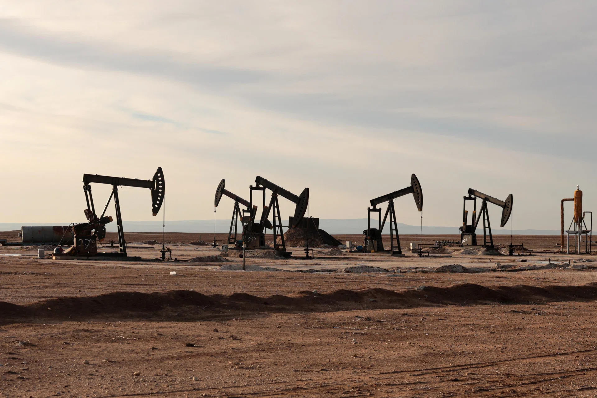 Oil jumps as Saudi pipeline shutdown worsens global supply crunch