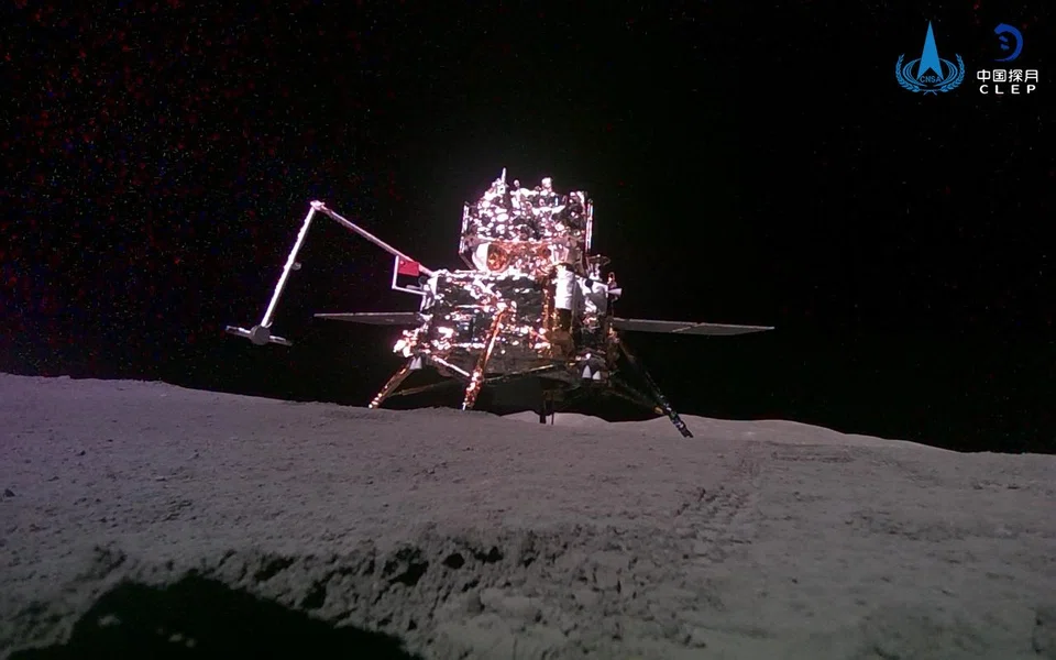 The ascender and lander is photographed by the Chang’e-6 lunar probe after it landed on the moon on Jun 2. 