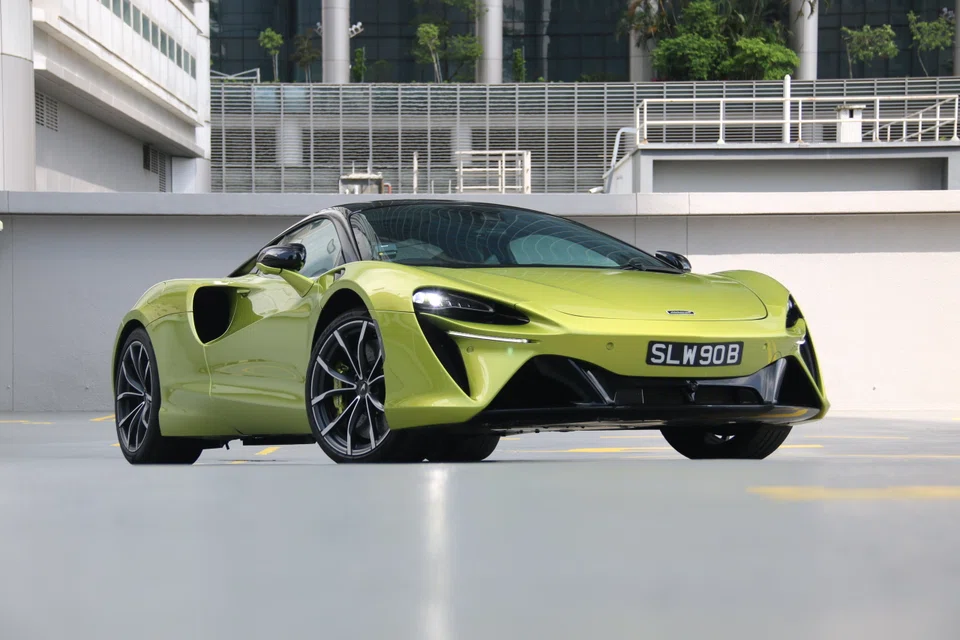 Like a champion sprinter, the McLaren Artura exudes speed, with an obvious muscularity in all the right places but no signs of surplus flab anywhere.