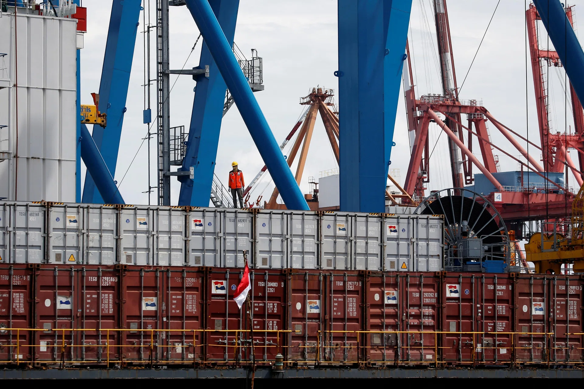 Indonesia posts first trade deficit in six years, inflation accelerates
