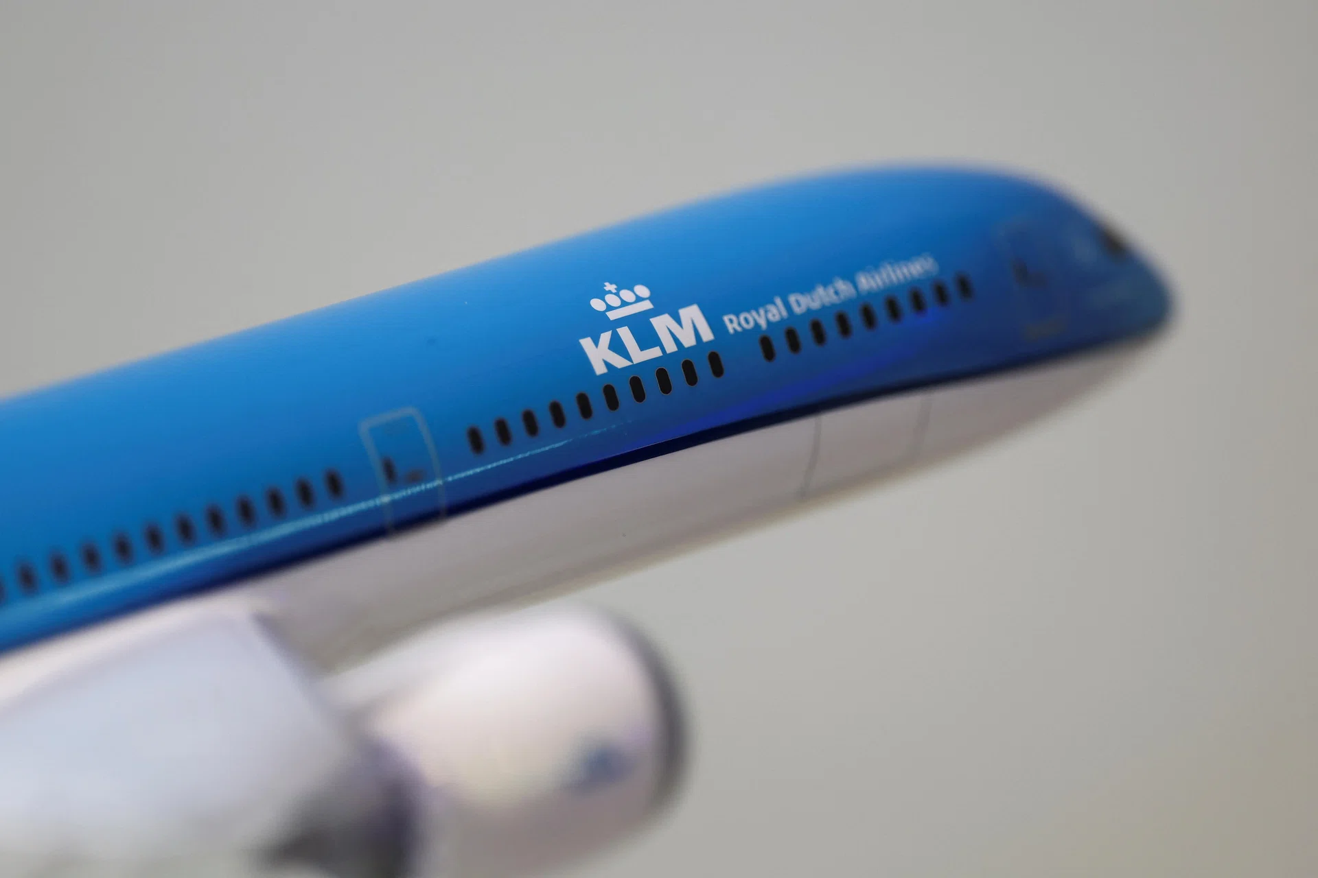 Dutch airline KLM resumes flights to Middle East