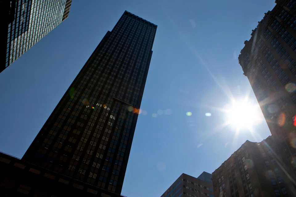 In a deal that helped put Japanese buyers back on the map, Mori Trust bought a 49.9 per cent stake in 245 Park Avenue from SL Green Realty for about 100 billion yen in June. 