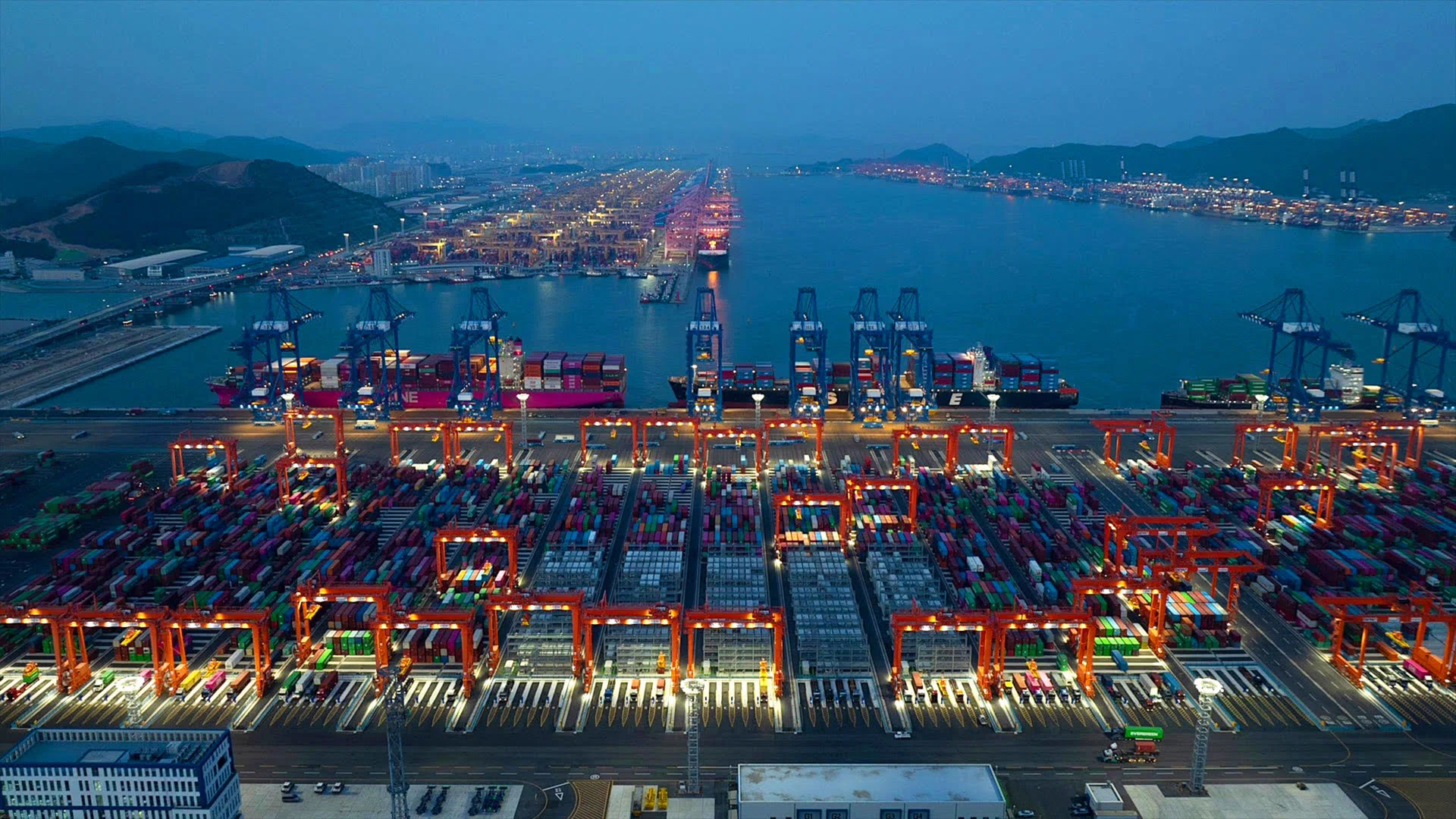 South Korea’s early August exports extend gains on semiconductor boom, supporting rate hike case