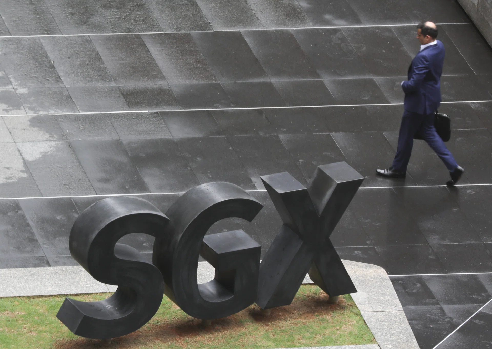 Singapore shares fall as local banks end mixed; STI down 0.3%