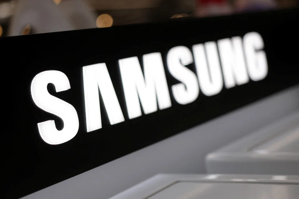 Samsung Electronics posted 20 trillion won (S$17.6 billion) in operating profit for the October to December period.